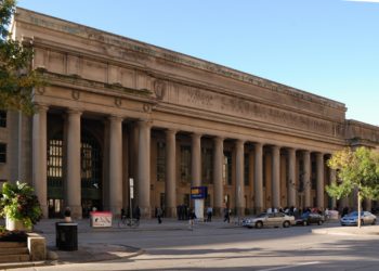 صد نفر از کارکنان یونیون استیشن تورنتو اعتصاب کردند