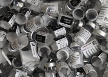 دولت‌های فدرال و استانی با چالش انقضای تاریخ مصرف واکسن کرونا مواجهند