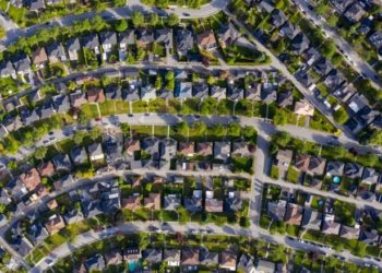 میانگین ملی قیمت مسکن کانادا رکوردشکنی کرد؛ خانه تبدیل به کالای سرمایه‌ای شده است؟