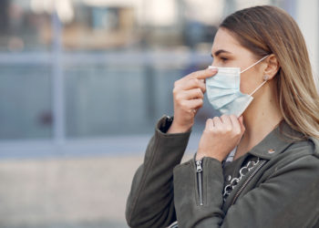 <strong>توصیه جدی پزشک ارشد استان آنتاریو: ماسک بزنید!</strong> 8 توصیه جدی پزشک ارشد استان آنتاریو: ماسک بزنید!