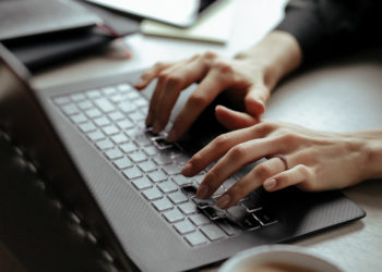 کارفرمایان برای فراخواندن کارکنان دورکار دچار چالش شده‌اند