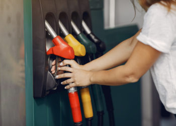 ساکنان بریتیش کلمبیا در ایالات‌متحده بنزین می‌زنند!