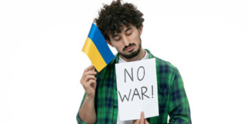 دو قطبی میان سیاستمداران غربی؛ ادامه جنگ تا پیروزی اوکراین یا برپایی سریع مذاکرات جامع صلح