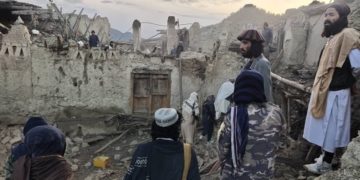 زلزله افغانستان دست‌کم هزار کشته بر جای گذاشت