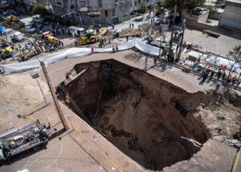 فاجعه‌ای پنهان به نام «نابودی آب‌های زیرزمینی» جهان؛ فرونشست زمین یک و نیم میلیارد انسان را خواهد بلعید!