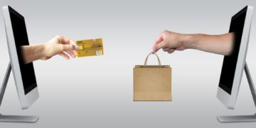 اقتصاد دیجیتال مفهوم «بازار» را دگرگون می‌کند؛ حدود نیمی از تجارت جهان الکترونیکی است