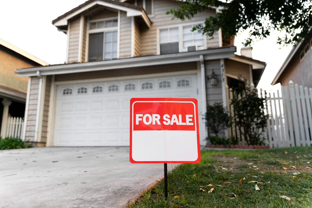 house with yard sign sale