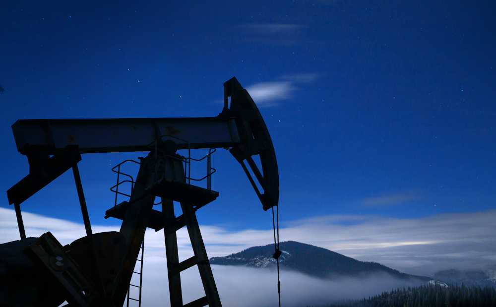 oil pump silhouette night