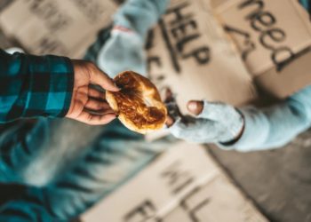 تورم بیش از ۷۰ میلیون نفر را به کام فقر کشانده است؛ ۹ درصد مردم جهان فقیرند 5 تورم بیش از ۷۰ میلیون نفر را به کام فقر کشانده است؛ ۹ درصد مردم جهان فقیرند