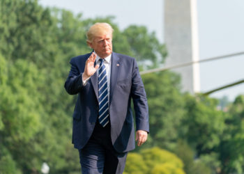 نظرسنجی‌های جدید جمهوری‌خواهان از غروب «ترامپ» و طلوع «دِسانتیس» خبر می‌دهد