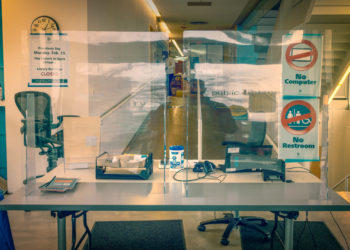 مدیر کارگروه علمی آنتاریو: ماه آینده منحل می‌شویم؛ نخست‌وزیر آنتاریو: کارگروه علمی منحل نمی‌شود!