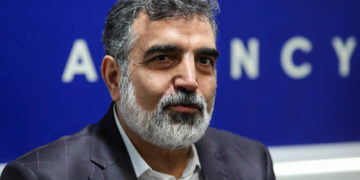 ایران به سیاست «بندبازی» ادامه داد؛ استقرار سانتریفیو‌ژهای بیش‌تر هم‌زمان با پیشنهاد مذاکره