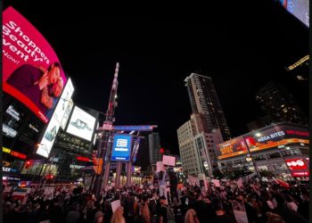 شهرهای مختلف کانادا شاهد تظاهرات گسترده ایرانیان در اعتراض به جان‌باختن مهسا امینی است