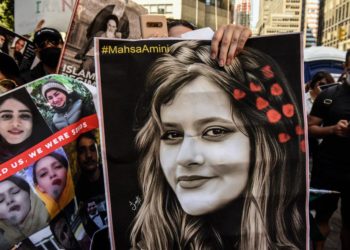 هزاران نفر در مرکز ونکوور برای حمایت از اعتراض‌ها در ایران گردهم آمدند