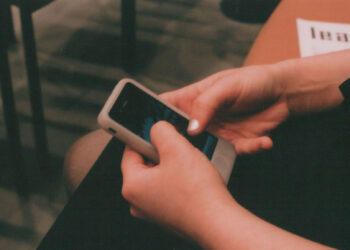 تماس تلفنی و ارسال پیامک به ایران برای مشترکان راجرز و تلاس رایگان شد