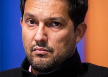 برای «حامد بهداد» حکم جلب صادر شد؛ «محمود شهریاری» بازداشت شد