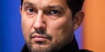 برای «حامد بهداد» حکم جلب صادر شد؛ «محمود شهریاری» بازداشت شد