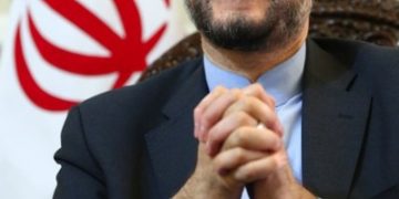 وزیر امور خارجه ایران با سفیر امارات‌متحده عربی در تهران دیدار کرد؛ زمینه‌سازی برای تقویت روابط همسایگان