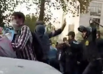 نگرانی از برخورد خشونت آمیز پلیس با معترضین در سایه اختلال در اینترنت