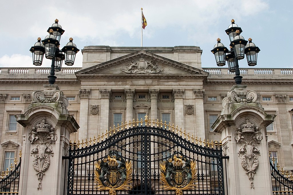 1024px Buckingham palace