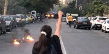 جهان در «روز بین‌المللی دختر» به احترام « دختران و زنان شجاع ایرانی» کلاه از سر برداشت!