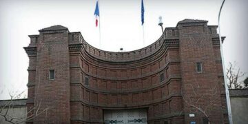 سفارت فرانسه در ایران: رسیدگی به درخواست‌ها برای صدور روادید تعلیق نشده است 