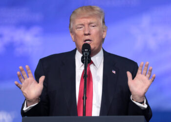 ترامپ به اتهام تهمت از سی‌ان‌ان شکایت و ۴۷۵ میلیون دلار طلب کرد