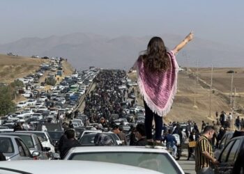 حضور چند هزار نفری مردم سقز در مراسم چهلم مهسا امینی با وجود جو امنیتی!