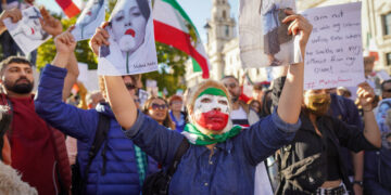 اتحادیه اروپا با اعمال تحریم‌های جدید علیه ایران به‌خاطر نقض حقوق بشر موافقت کرد