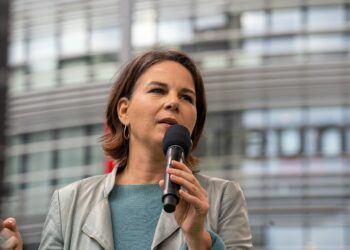 اتحادیه اروپا قراردادن سپاه پاسداران در فهرست گروه‌های تروریستی را بررسی می‌کند