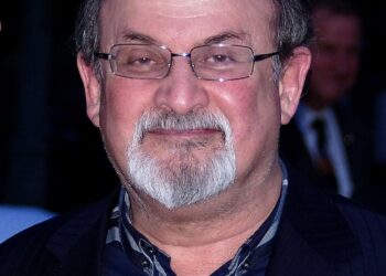 یک چشم و یک دست سلمان رشدی از کار افتاد 1 یک چشم و یک دست سلمان رشدی از کار افتاد