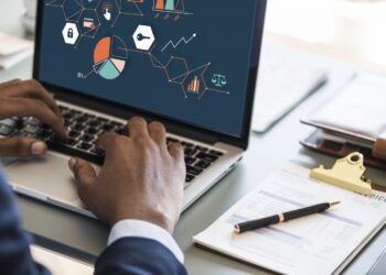 کانادا درگیر با بحران «گسست مهارت‌های دیجیتالی»؛ دو سوم کارگران از مهارت‌های نوین بی‌بهره‌اند