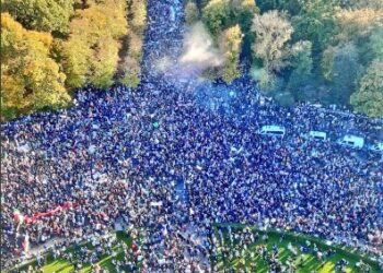 بیش از ۸۰ هزار ایرانی در برلین برای مهسا امینی و علیه حاکمان تهران راهپیمایی کردند