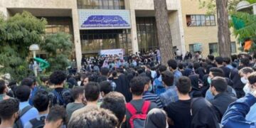 ادامه اعتراض‌ها در شهرهای مختلف ایران؛ دانشجویان امیرکبیر و بازاریان به معترضان پیوستند