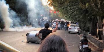 Protests continue in Iran: security forces brutally crackdown Sharif University students 1 Protests continue in Iran: security forces brutally crackdown Sharif University students