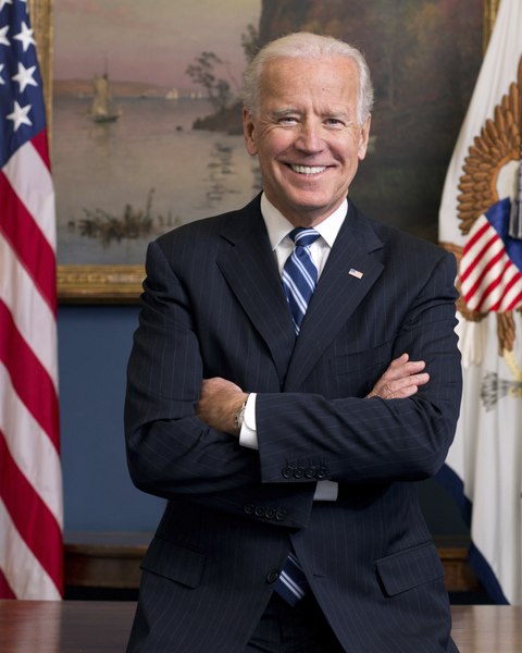 Joe Biden official portrait 2013.tif