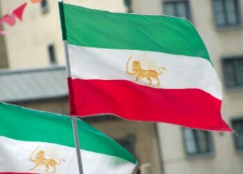 با معترضان ایرانی در استادیوم بازی ایران و ولز برخورد شد