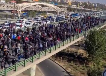 مراسم چهلم جانباختگان اعتراض‌های اخیر در کرج و فولادشهر به درگیری با نیروهای امنیتی انجامید