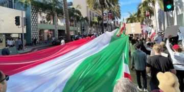 یکسان‌سازی، ناشایسته‌سالاری و تعصب مواداولیه کارخانه «قطبی‌سازی» جامعه مهاجران ایرانی است!