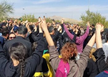 ابهام در تعداد کشته‌شدگان اعتراض‌ها در مهاباد: آمار رسمی ۱۳ نفر و غیر رسمی ۱۰۵ نفر!