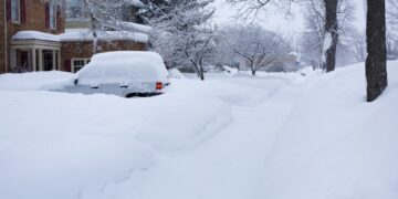 برف سنگین حداکثر 80 سانتی‌متری و دید افقی تقریبا صفر برای بخش‌هایی از آنتاریو