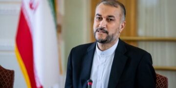 وزیر امور خارجه جمهوری اسلامی از ادامه گفت‌وگوها با عربستان استقبال کرد