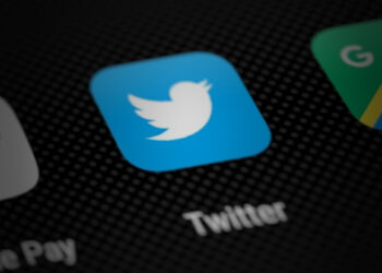 شرکت توییتر بهخاطر تعلیق حساب روزنامهنگاران با واکنش سازمان ملل و اتحادیه اروپا مواجه شد 2 شرکت توییتر بهخاطر تعلیق حساب روزنامهنگاران با واکنش سازمان ملل و اتحادیه اروپا مواجه شد