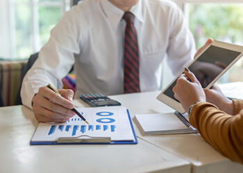 کارکنان دولت فدرال از آوریل سال آینده باید دو تا سه روز سر کار بروند