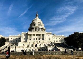 مجلس نمایندگان ایالات‌متحده در همبستگی با معترضان ایرانی قطع‌نامه‌ای را تصویب کرد