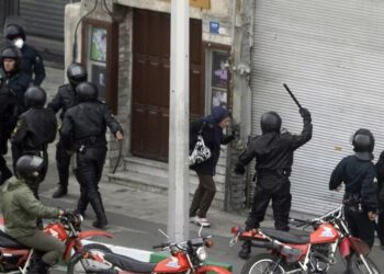 جمهوری اسلامی تا چه زمانی در برابر مردم معترض دست بالا را حفظ خواهد کرد؟