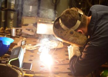 اوکراینی‌های پناهنده به کانادا در حال ساخت خودروهای زرهی هستند