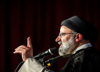 میدل ایست آی: مقام‌های جمهوری اسلامی برای مذاکره با غربی‌ها رییس‌جمهور را دور زدند