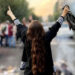 زنان ایرانی با برداشتن حجاب‌ طنین اعتراض‌شان در ایران را زنده نگه‌داشته‌اند