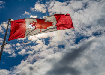 هزاران کارمند دولت کانادا در سراسر کشور دست به اعتصاب زدند